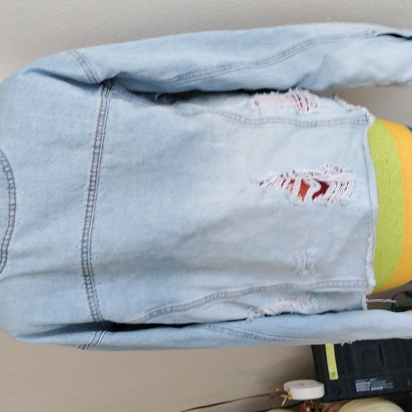 Women's wild Fable distressed light jean jacket small - Picture 5 of 9